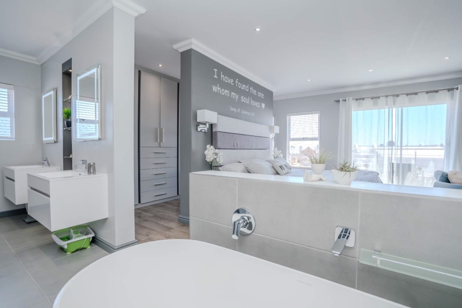 4 Bedroom Property for Sale in Laguna Sands Western Cape